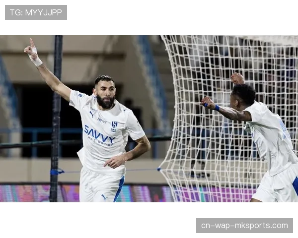 利雅得新月本泽马战术作用分析 前场支点创造进攻空间价值